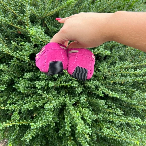 Vera Wang Fuchsia Pink Suede Loafers Slip On Shoes Women Size 6 M, Made in Italy - Picture 13 of 14